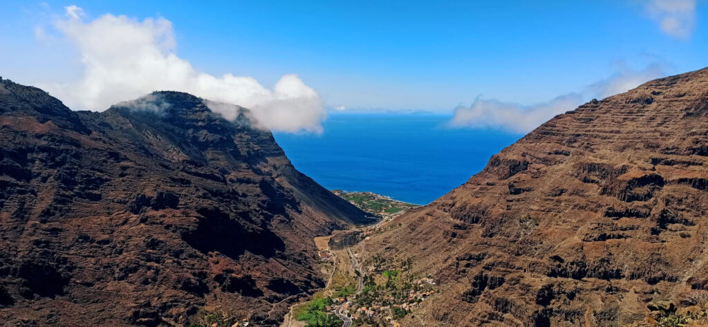 Luxury sustainable villas overlooking the ocean in the Canary Islands